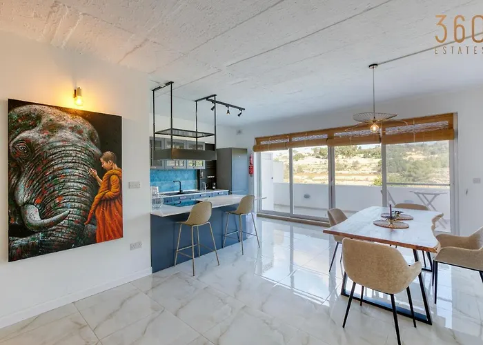 A Lovely, Central 2Br Penthouse With Large Outdoor By 360 Estates