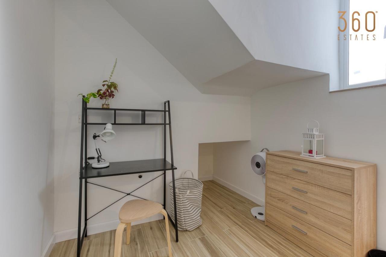 A Lovely, Central 2br Penthouse With Large Outdoor By 360 Estates Apartment Iklin