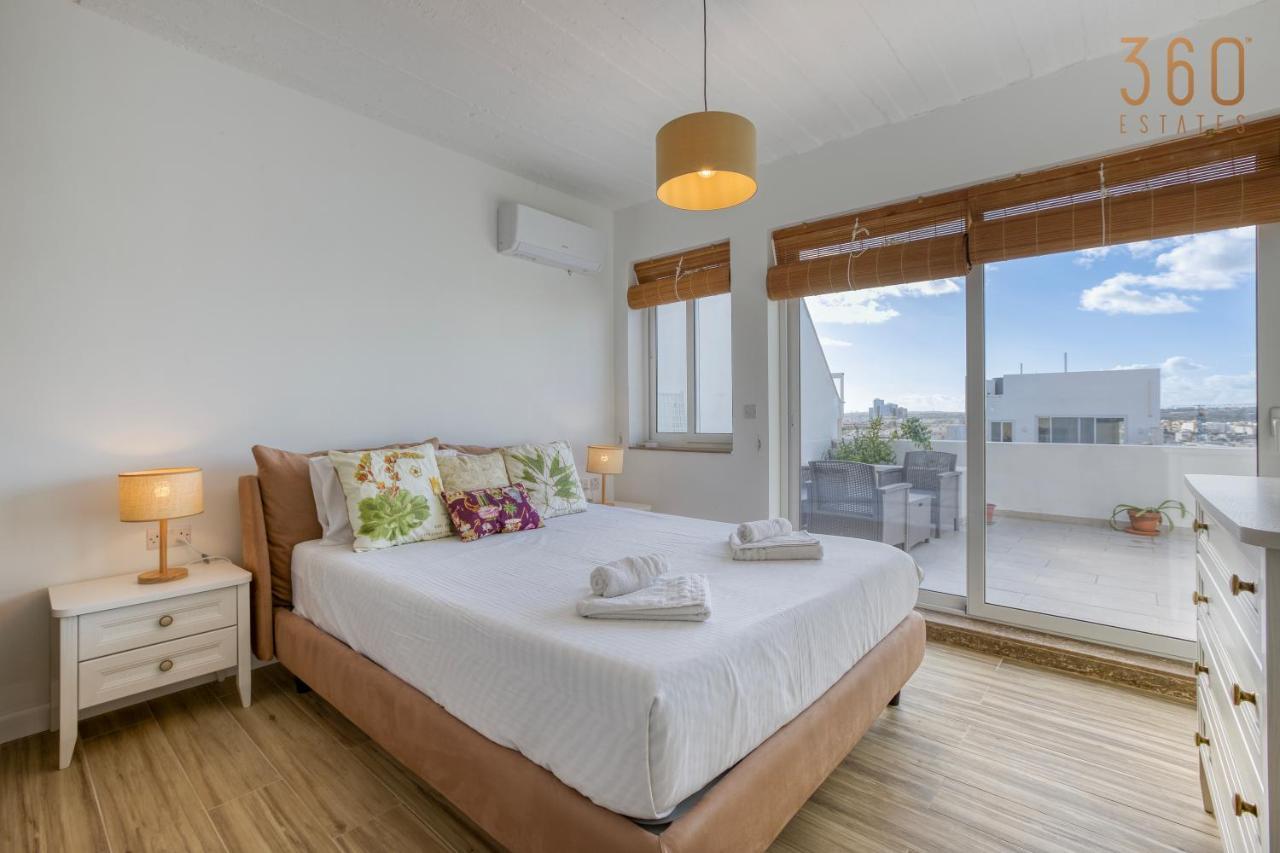 A Lovely, Central 2br Penthouse With Large Outdoor By 360 Estates