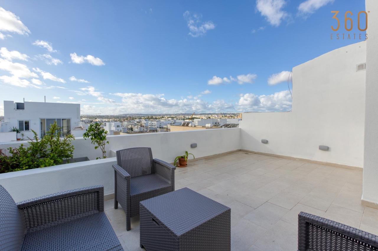 A Lovely, Central 2br Penthouse With Large Outdoor By 360 Estates *