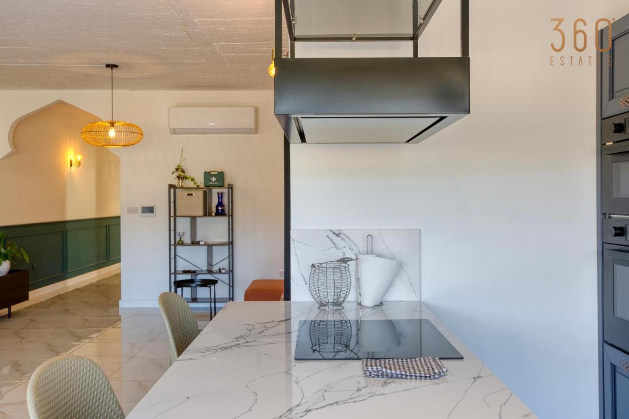 A Lovely, Central 2br Penthouse With Large Outdoor By 360 Estates * Iklin