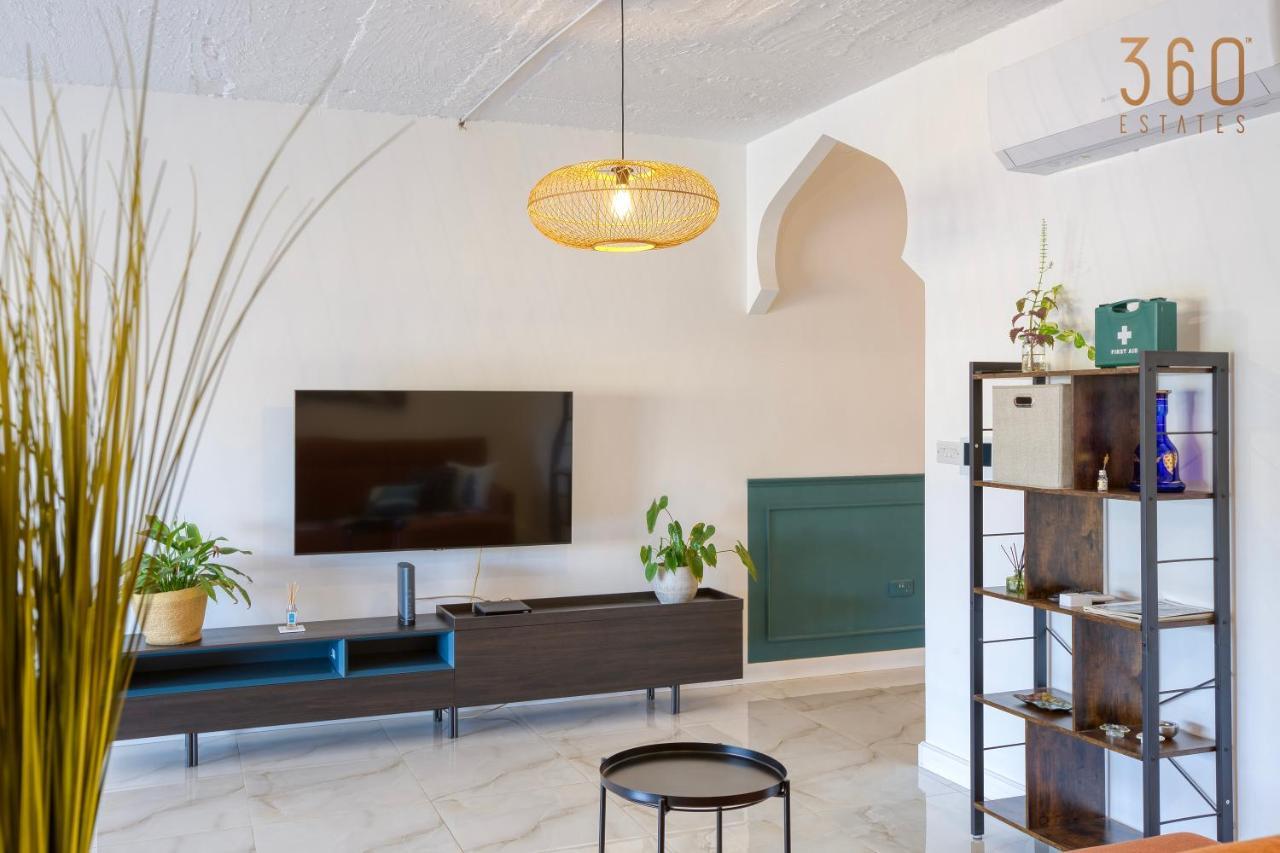 A Lovely, Central 2br Penthouse With Large Outdoor By 360 Estates