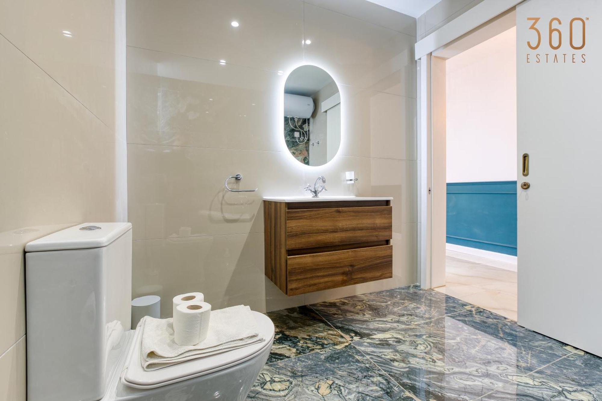 A Lovely, Central 2br Penthouse With Large Outdoor By 360 Estates